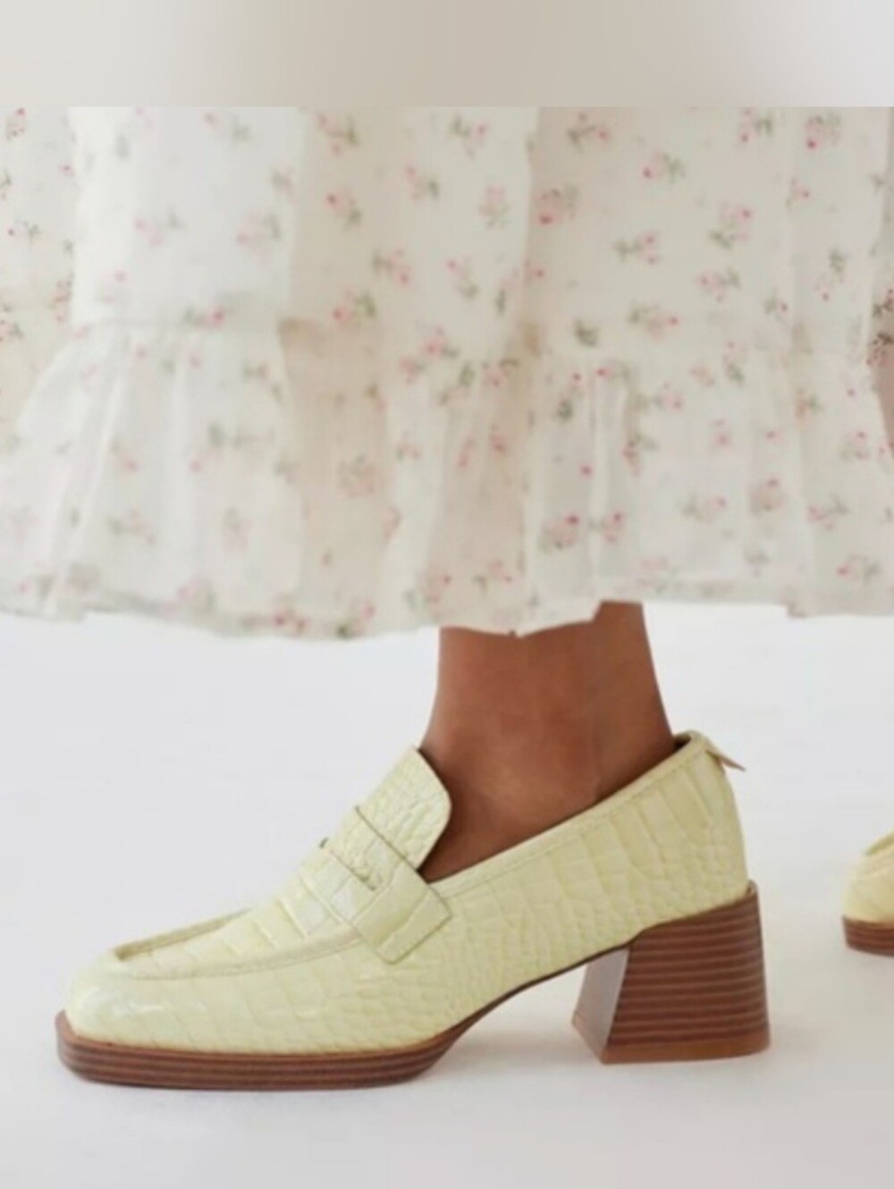 Urban Outfitters Lucy Pale Yellow Croc Pattern Faux Leather Platform Loafer 7M